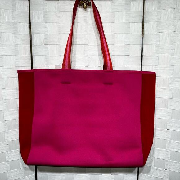 Summersalt x FABFITFUN Neoprene Beach Tote Bag Hot Pink Red - Picture 8 of 14